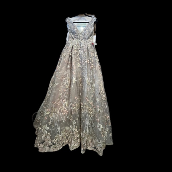 NWT | Mac Duggal  V-Neck Gown 20131 | Sz 8 - Picture 4 of 16